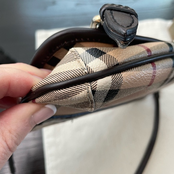 💯 authentic Burberry Haymarket crossbody - Picture 7 of 15